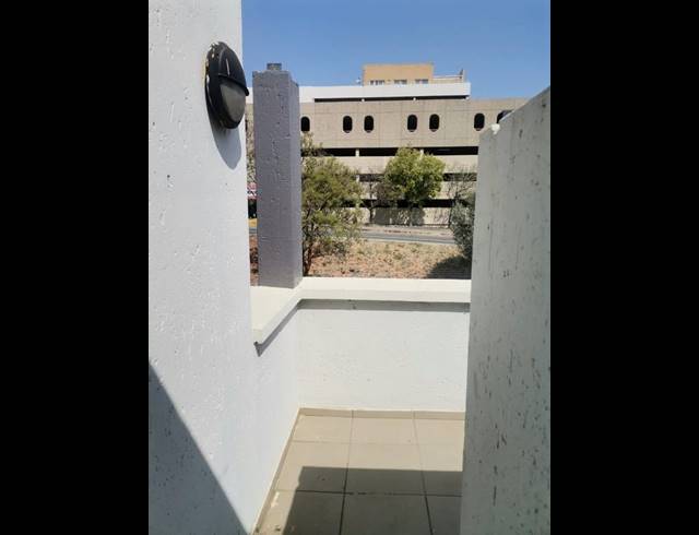 1 BEDROOM APARTMENT FOR SALE IN RANDBURG CENTRAL